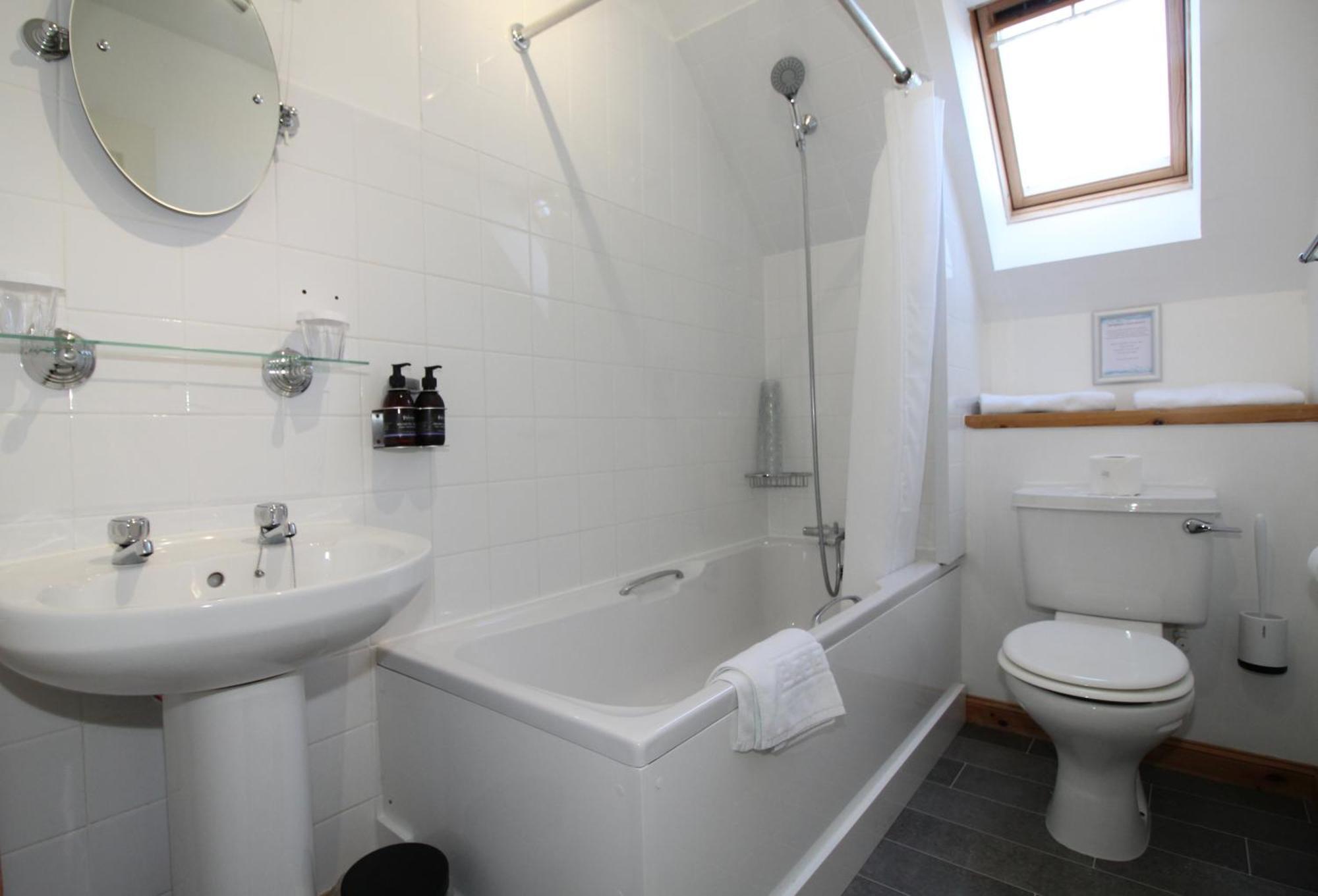 Temple View Hotel Carinish Extérieur photo